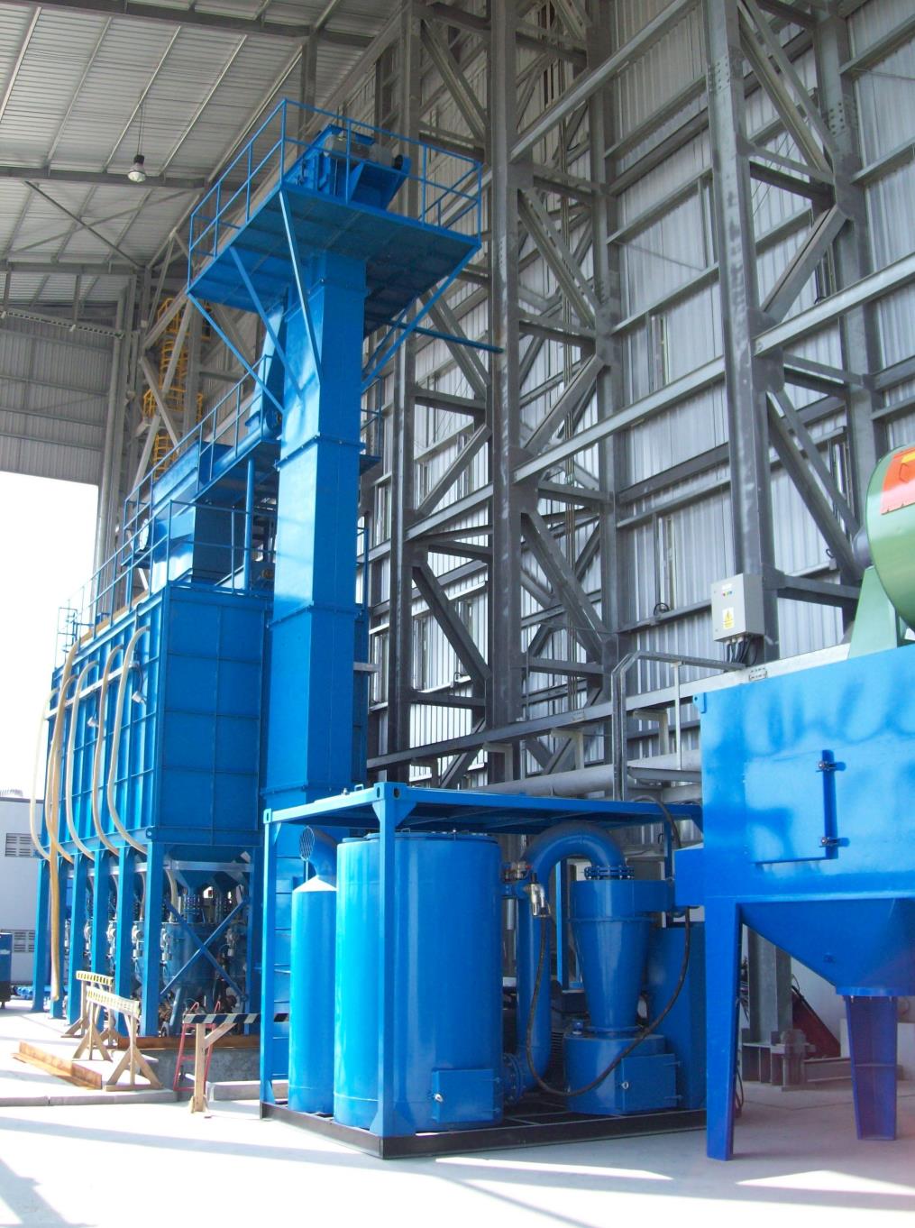 江蘇拋丸機除銹設備 原廠在拋丸機上配套的除塵器有什么優(yōu)勢?